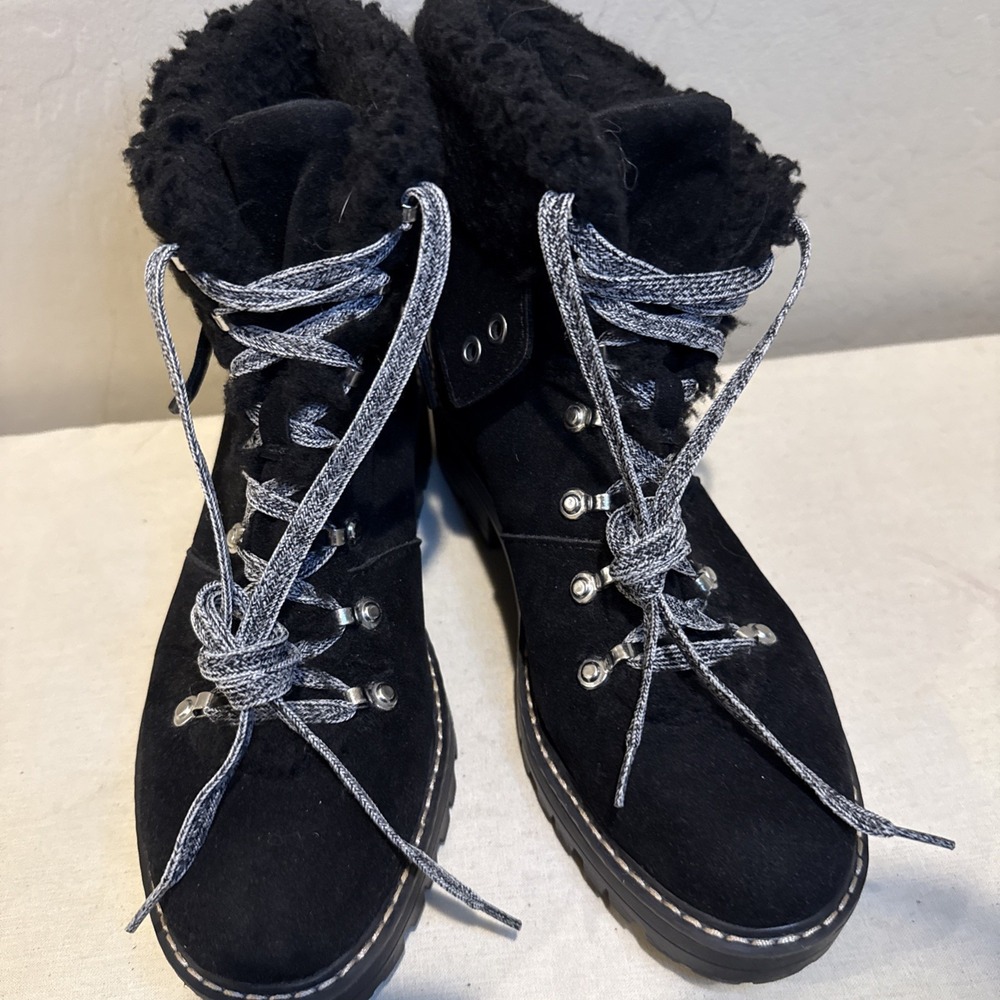Time and True Cozy Hiker Boots Womens Size 8 Black Faux Fur Winter Snow Boots